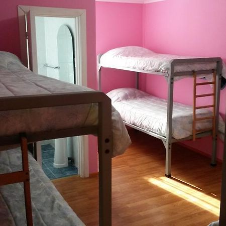 Hostal Chiloe Hostel Пунта-Аренас Экстерьер фото