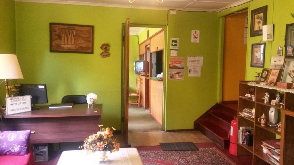 Hostal Chiloe Hostel Пунта-Аренас Экстерьер фото